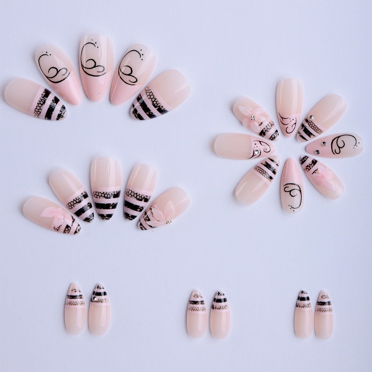 Press-On Nails "Coquette Dark" (Set de 24) - Rayures Noires, Dentelle & Fleurs 3D⁠