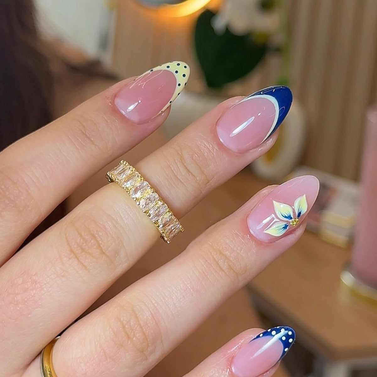 Vintage Navy & Yellow French Press-On Nails - Ongles Reutilisables Motif Fleur & Pois