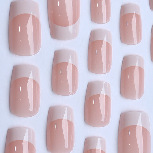 Faux Ongles "Nude Chic" - French Manucure Naturelle Carrée Courte⁠